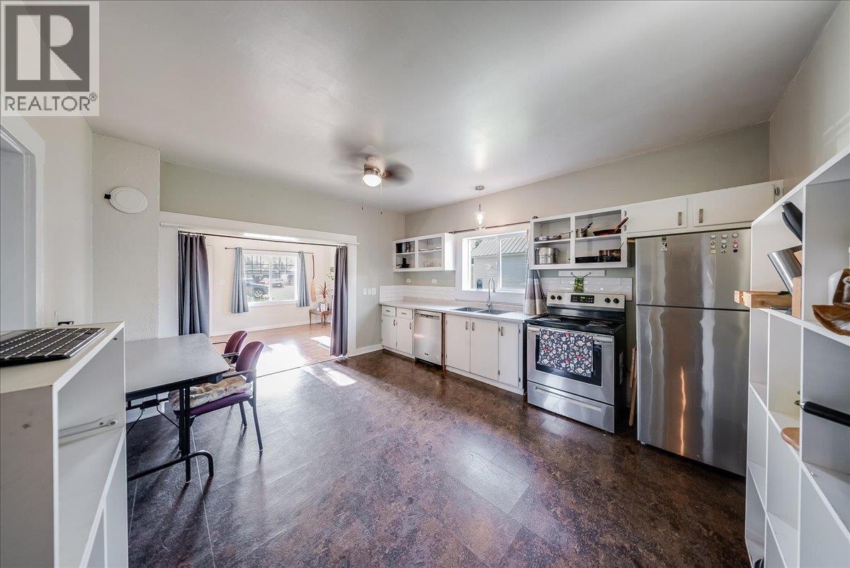 514 Davies Avenue, Salmo