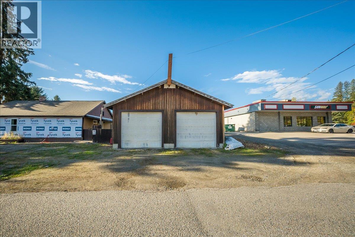 514 Davies Avenue, Salmo