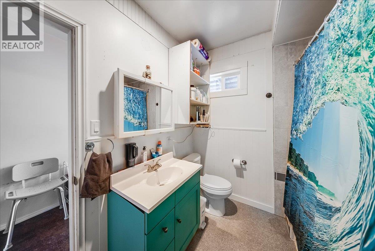 514 Davies Avenue, Salmo