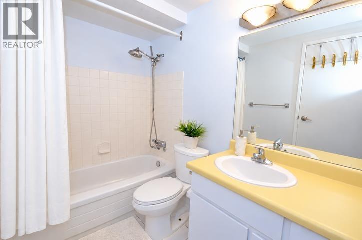 225 8120 COLONIAL DRIVE, Richmond