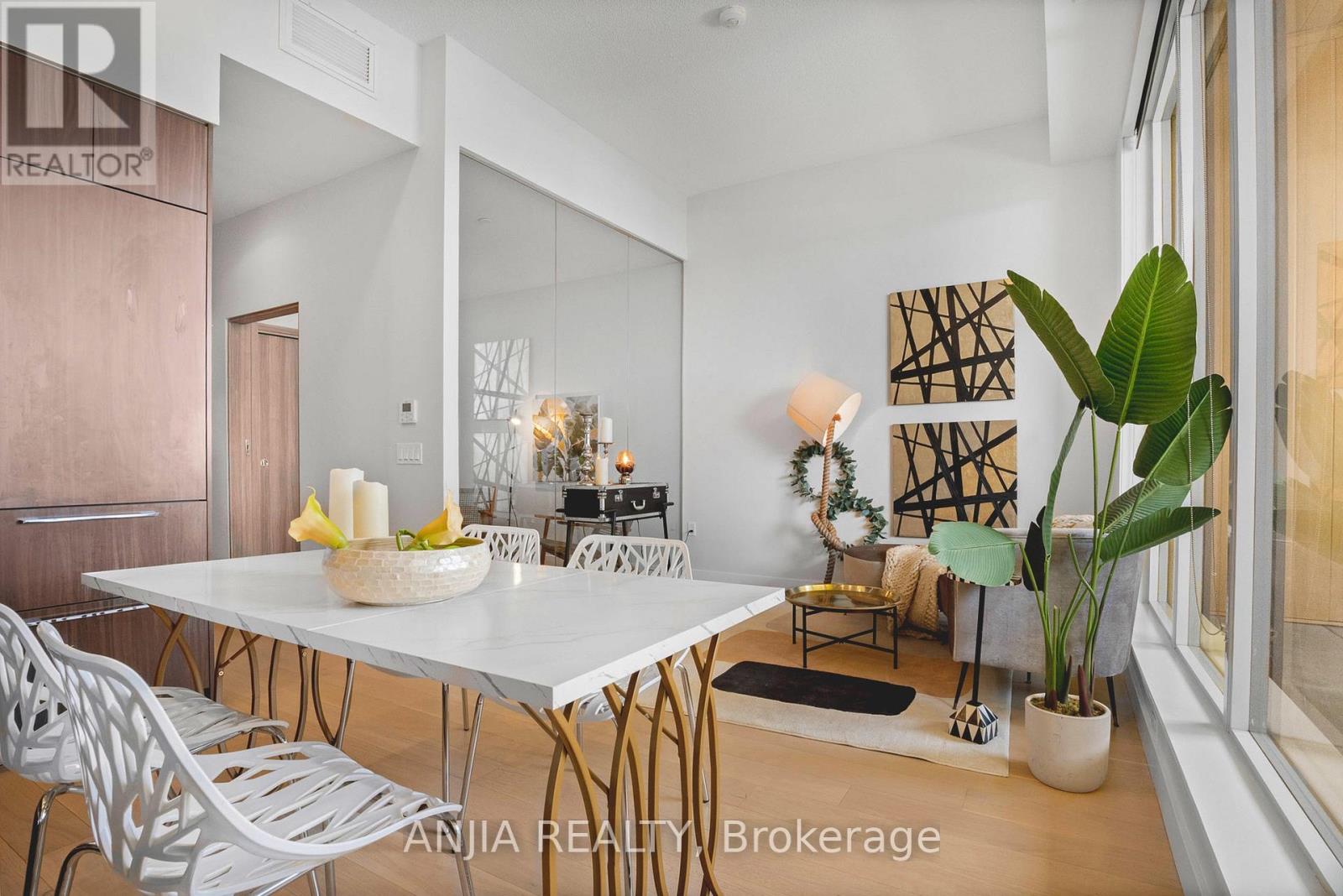 #TH607 85 MCMAHON DRIVE - 10