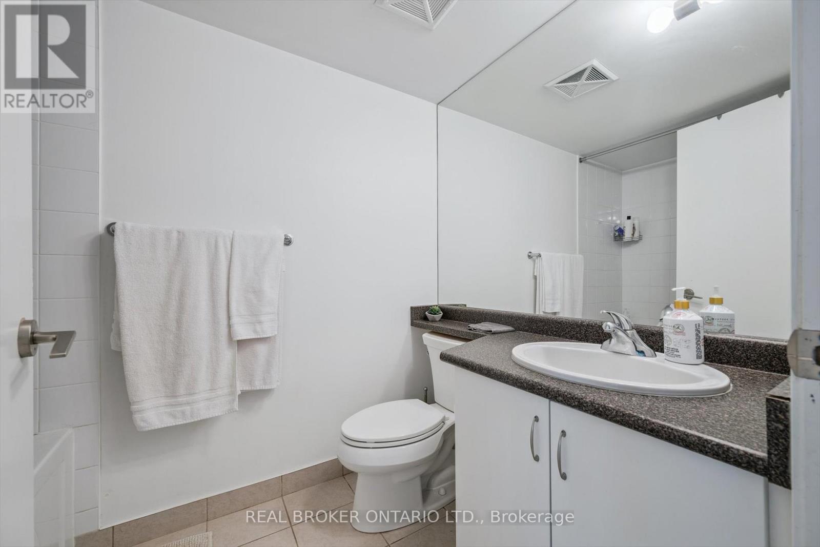 209 Fort York Boulevard — photo 10