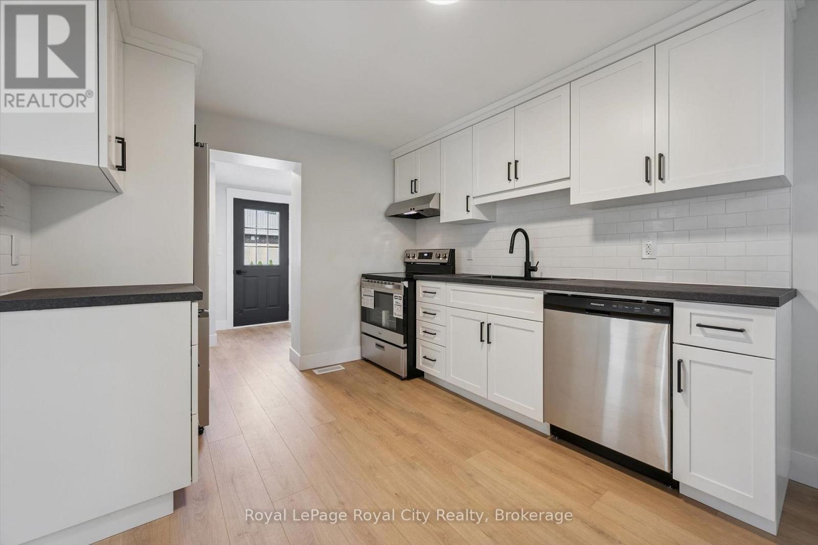 1 STEVENSON STREET N - Image 6