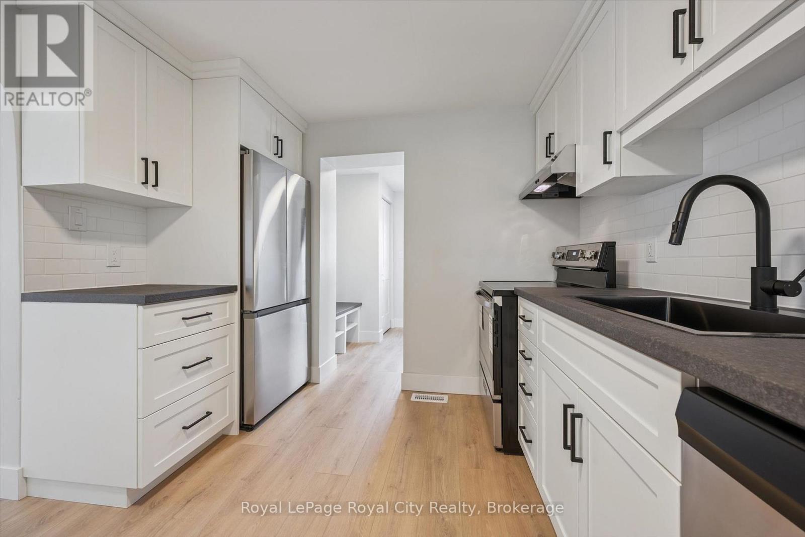 1 STEVENSON STREET N - Image 7