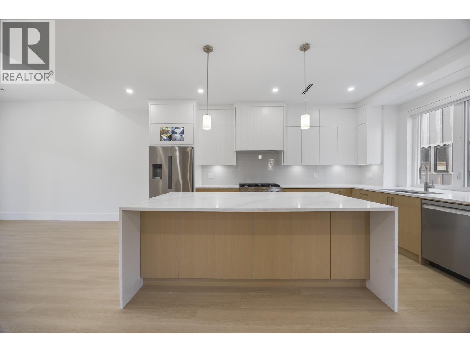 1 7087 MARY AVENUE, Burnaby - Image 1