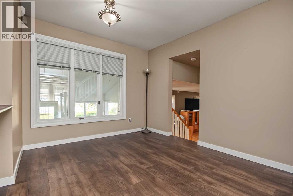 9816 105 Avenue - 11