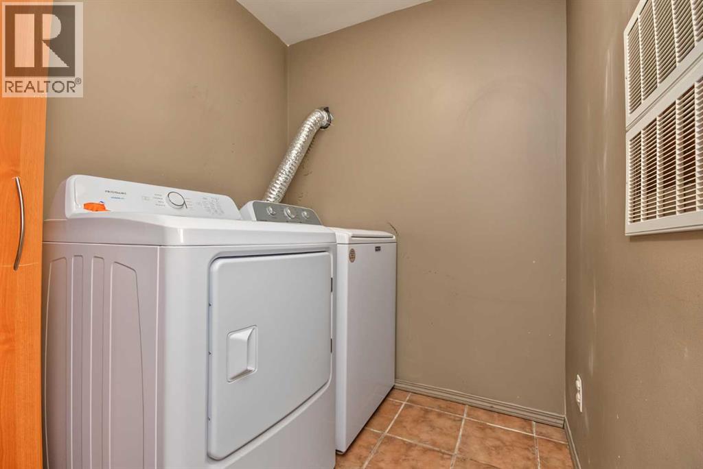 9816 105 Avenue - 32