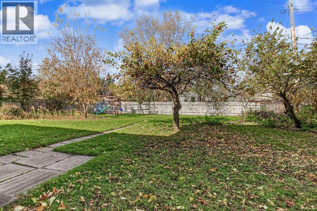 9816 105 Avenue - 33