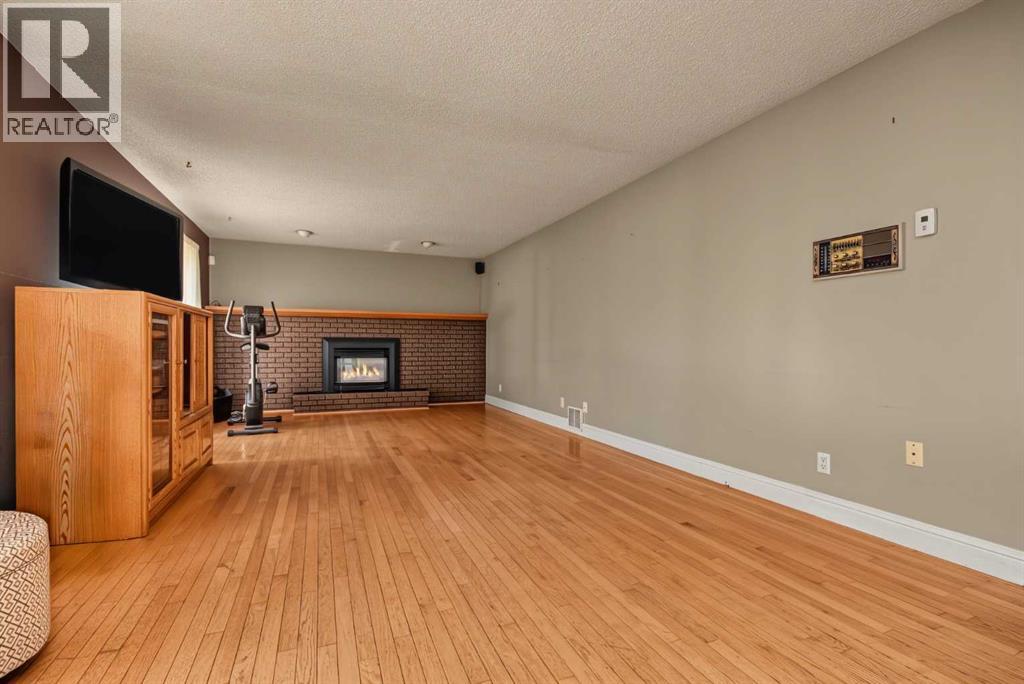 9816 105 Avenue - 7