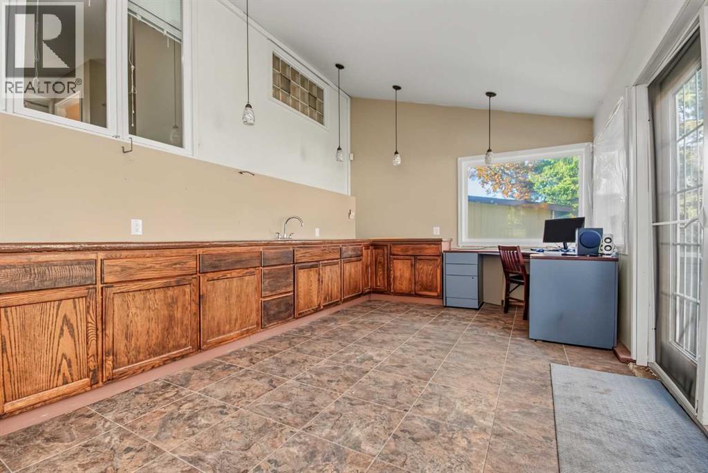 9816 105 Avenue - 9