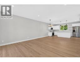 Living room - 2022b Galerno Rd, Campbell River, BC V9W0A2 Photo 15