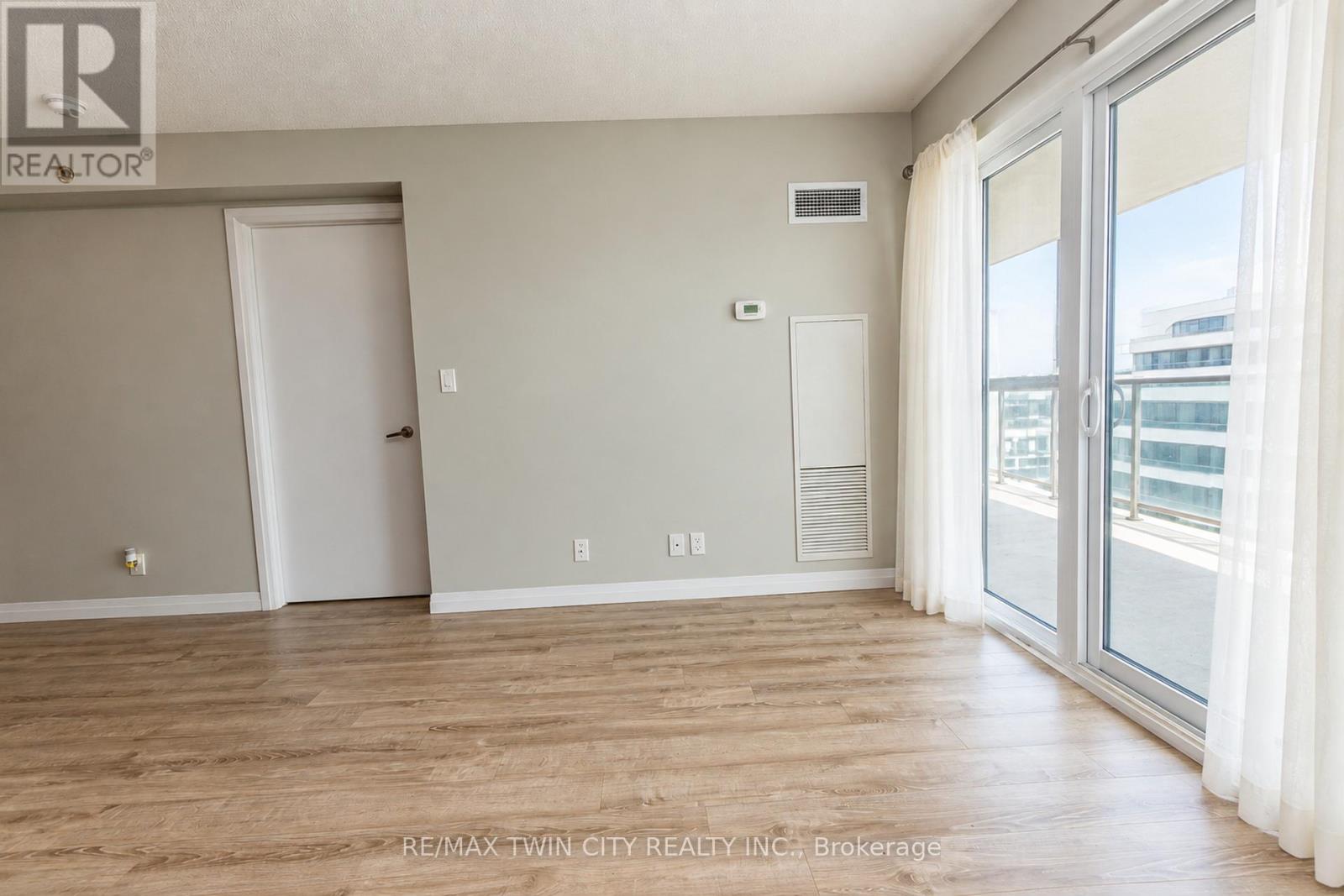 2152 Lawrence Avenue East — photo 10