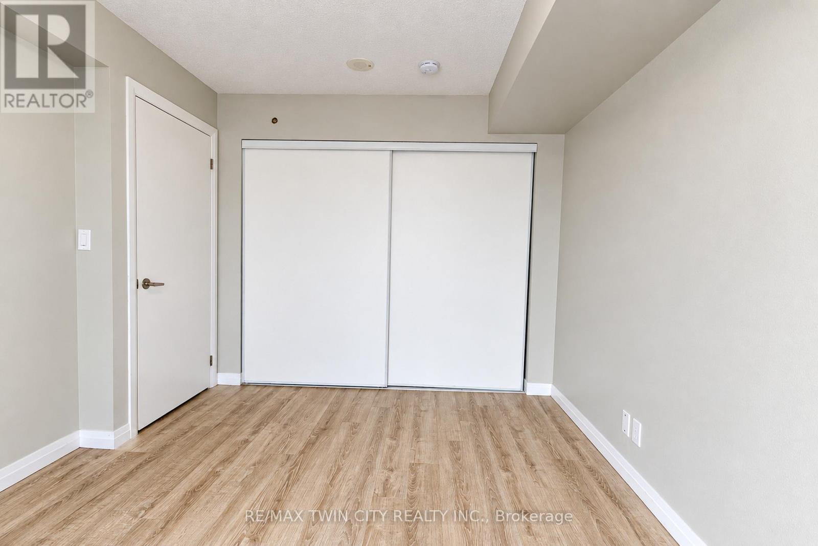 2152 Lawrence Avenue East — photo 12