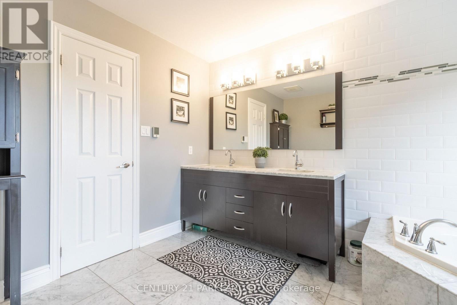 18 Napier Court, Whitby, ON photo 29