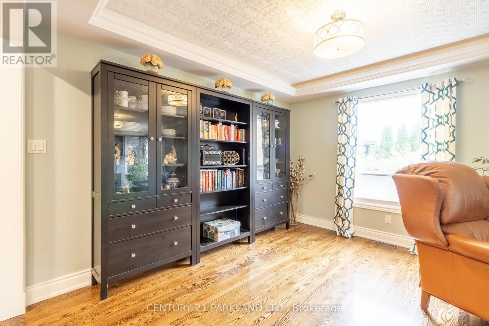 18 NAPIER COURT - 9