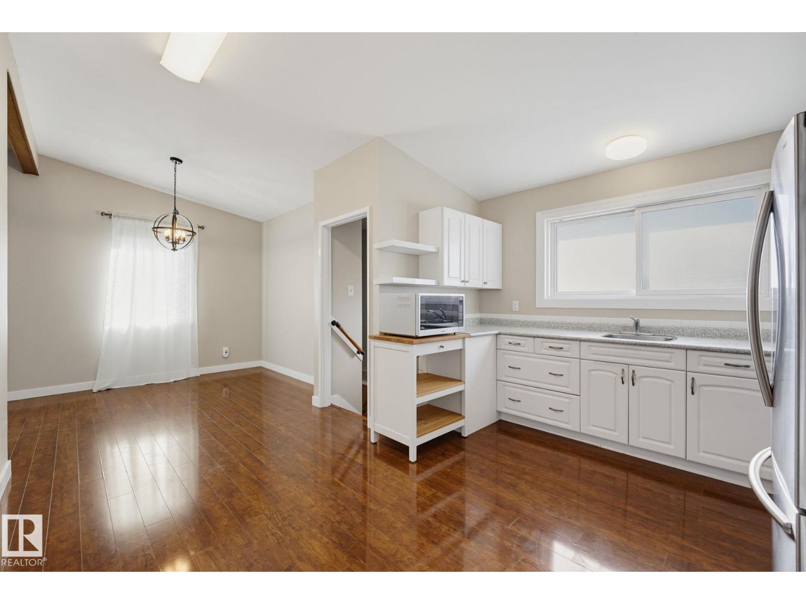 16415 87 AV NW - 9