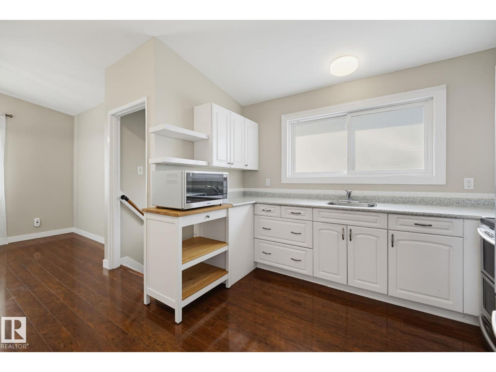 16415 87 Avenue NW, Elmwood — photo 10 of 30: Property photo