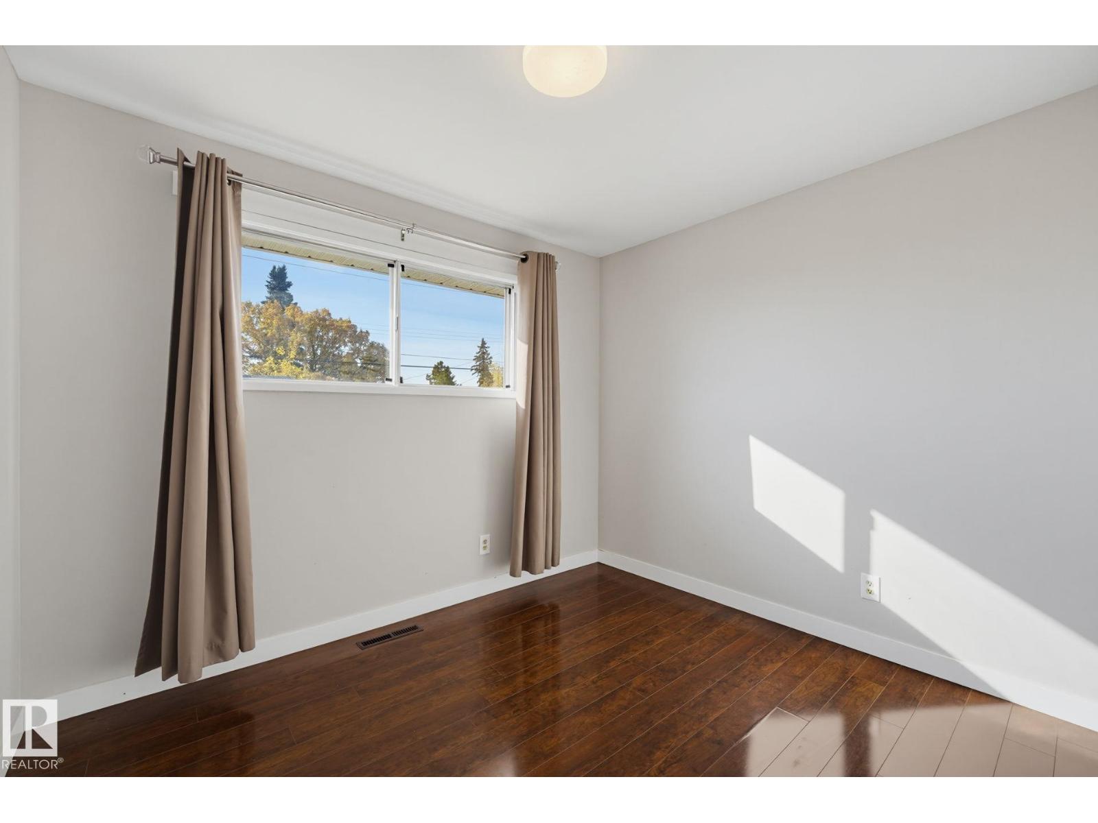 16415 87 Avenue NW, Elmwood — photo 14 of 30: Property photo