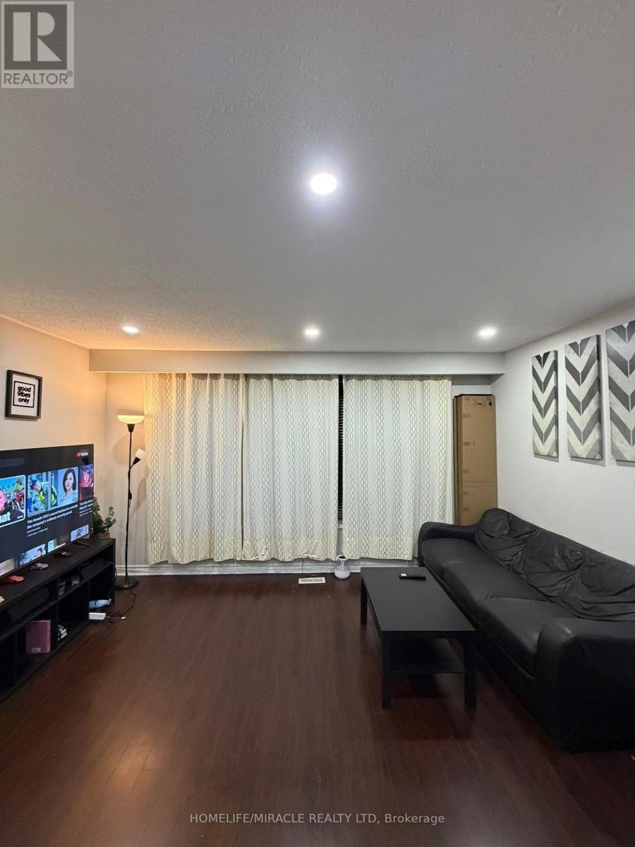 25 Four Leaf Drive — photo 2