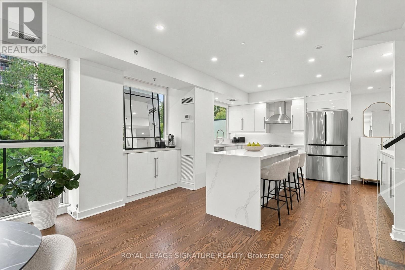 2230 Lake Shore Boulevard West — photo 3