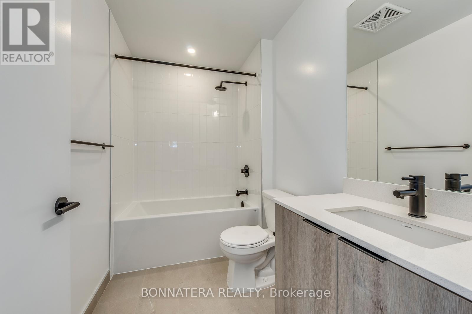 2495 Eglinton Avenue West — photo 27