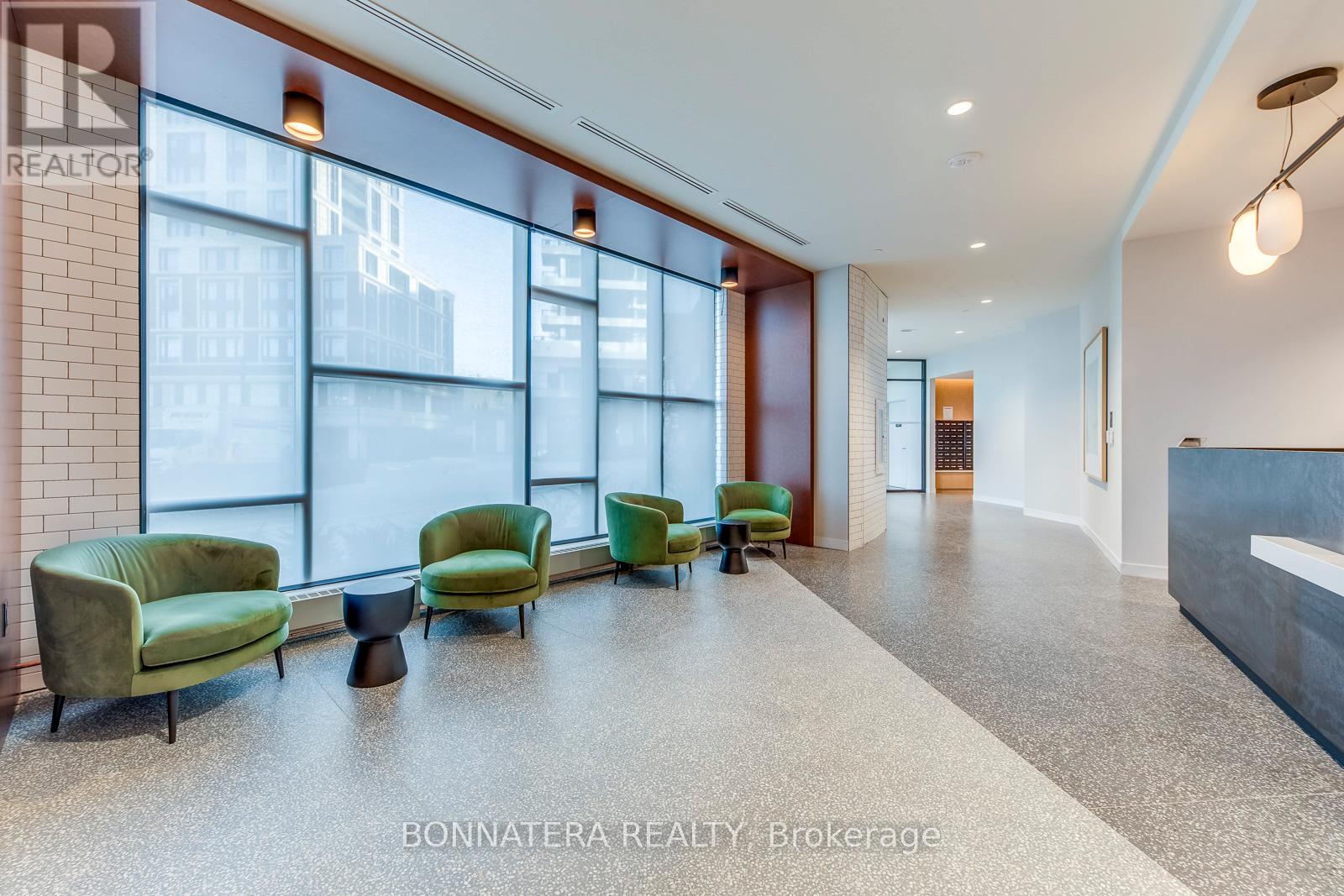 2495 Eglinton Avenue West — photo 34