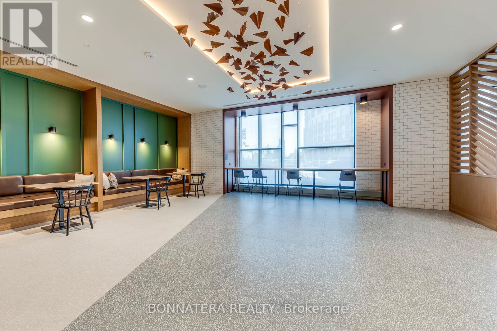 2495 Eglinton Avenue West — photo 35