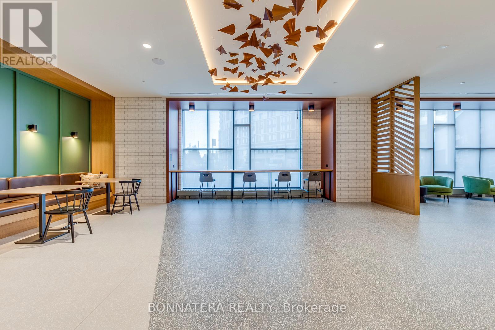 2495 Eglinton Avenue West — photo 36