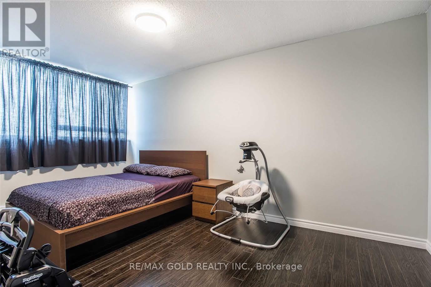 1050 Stainton Drive — photo 12