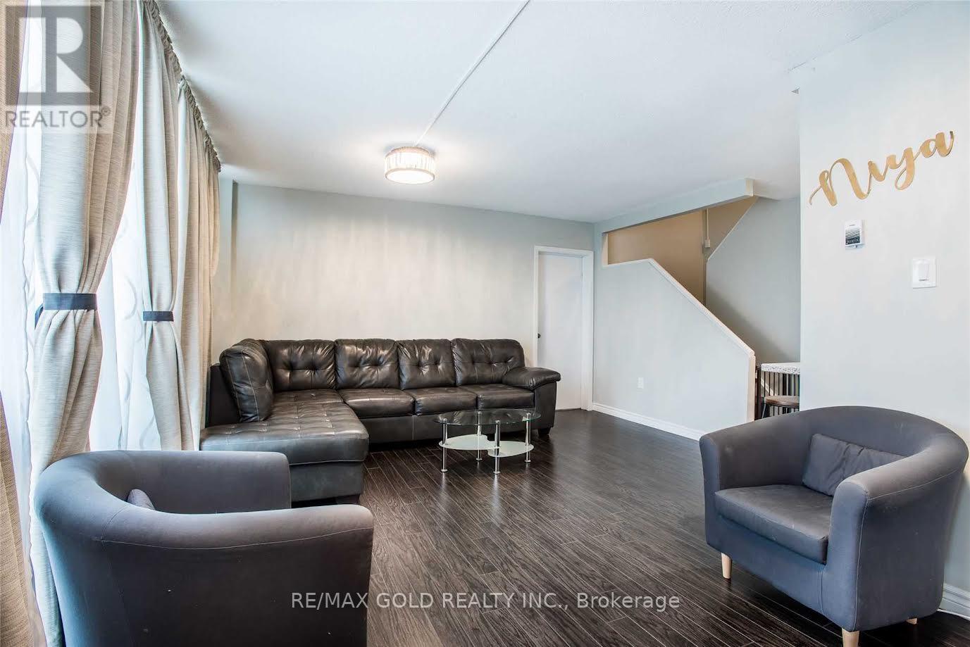 1050 Stainton Drive — photo 13