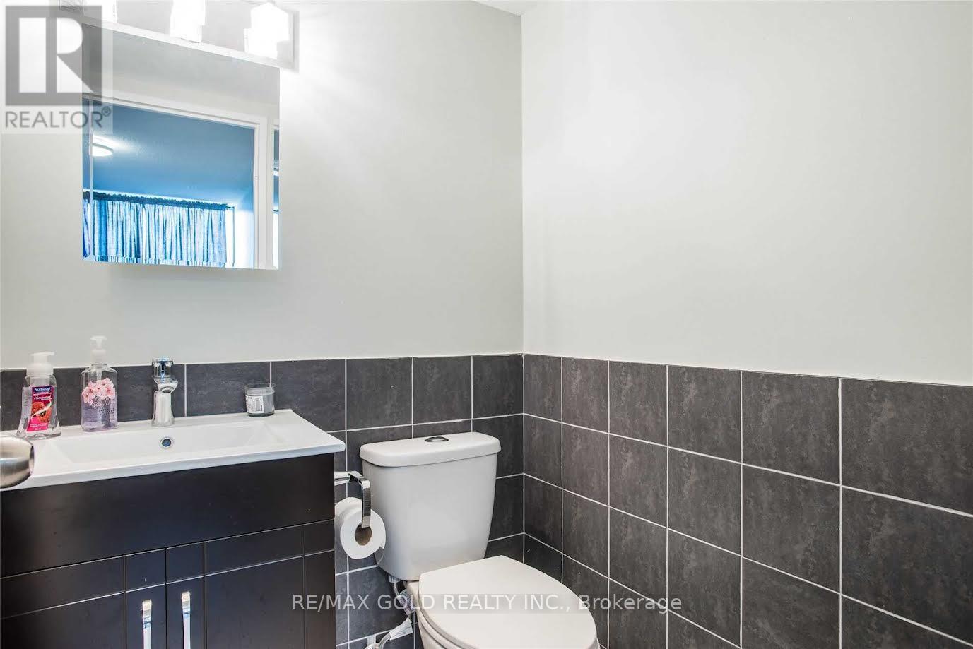 1050 Stainton Drive — photo 7
