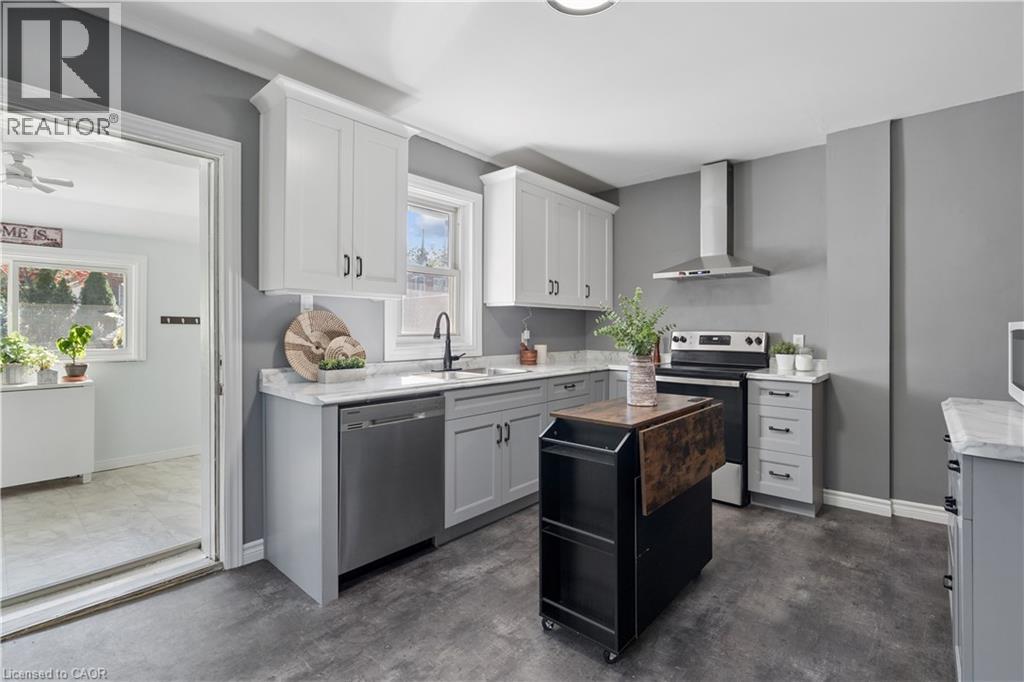 324 Daly Street — photo 17