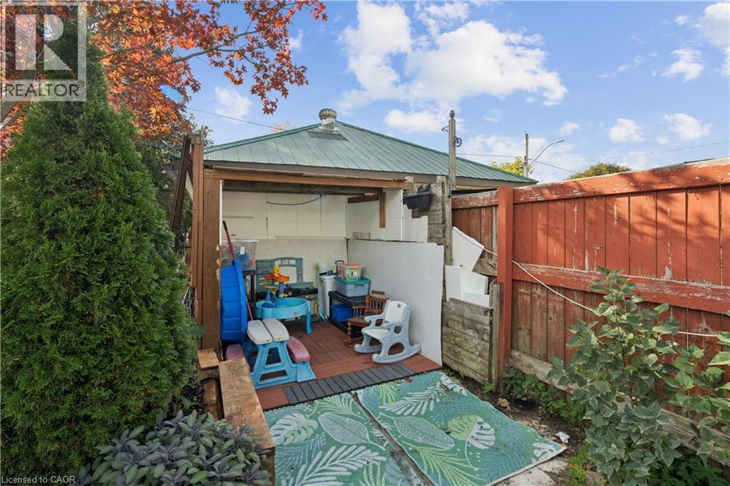324 Daly Street — photo 39