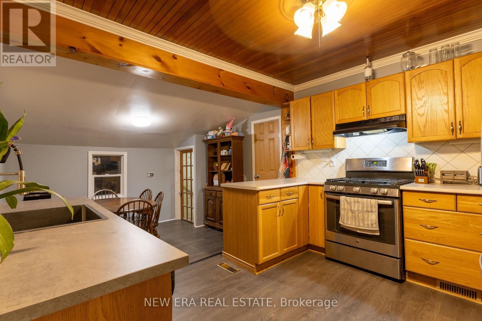 276 UPPER QUEEN STREET AVENUE - 12