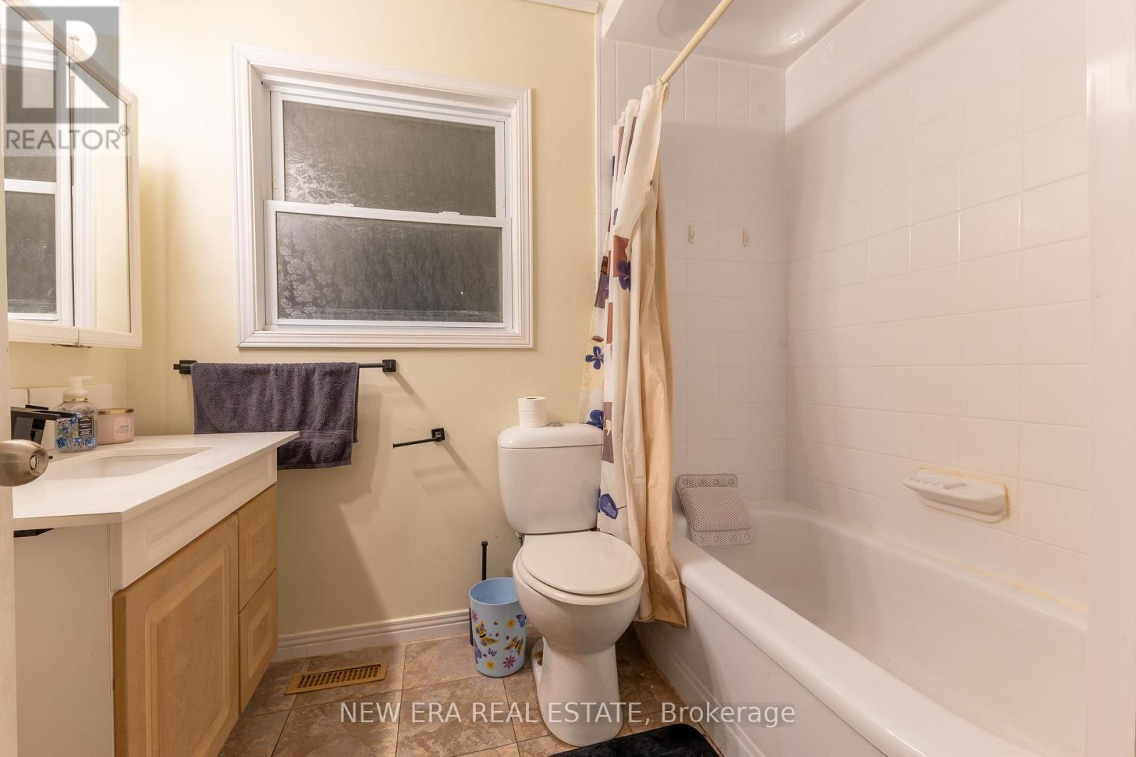 276 UPPER QUEEN STREET AVENUE - 17
