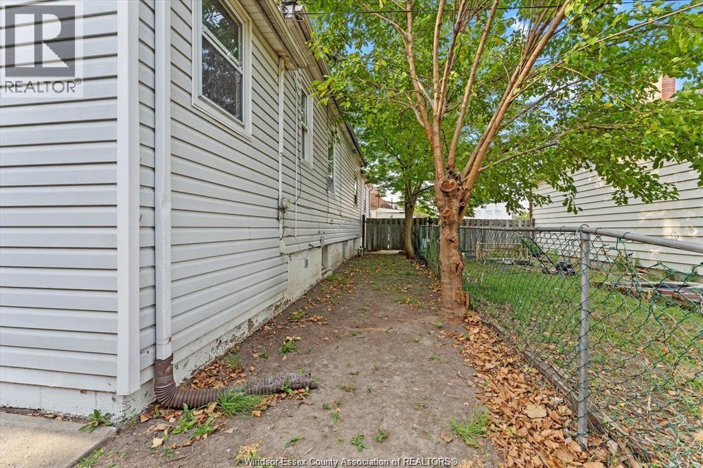 1591 MARTINDALE STREET - 29