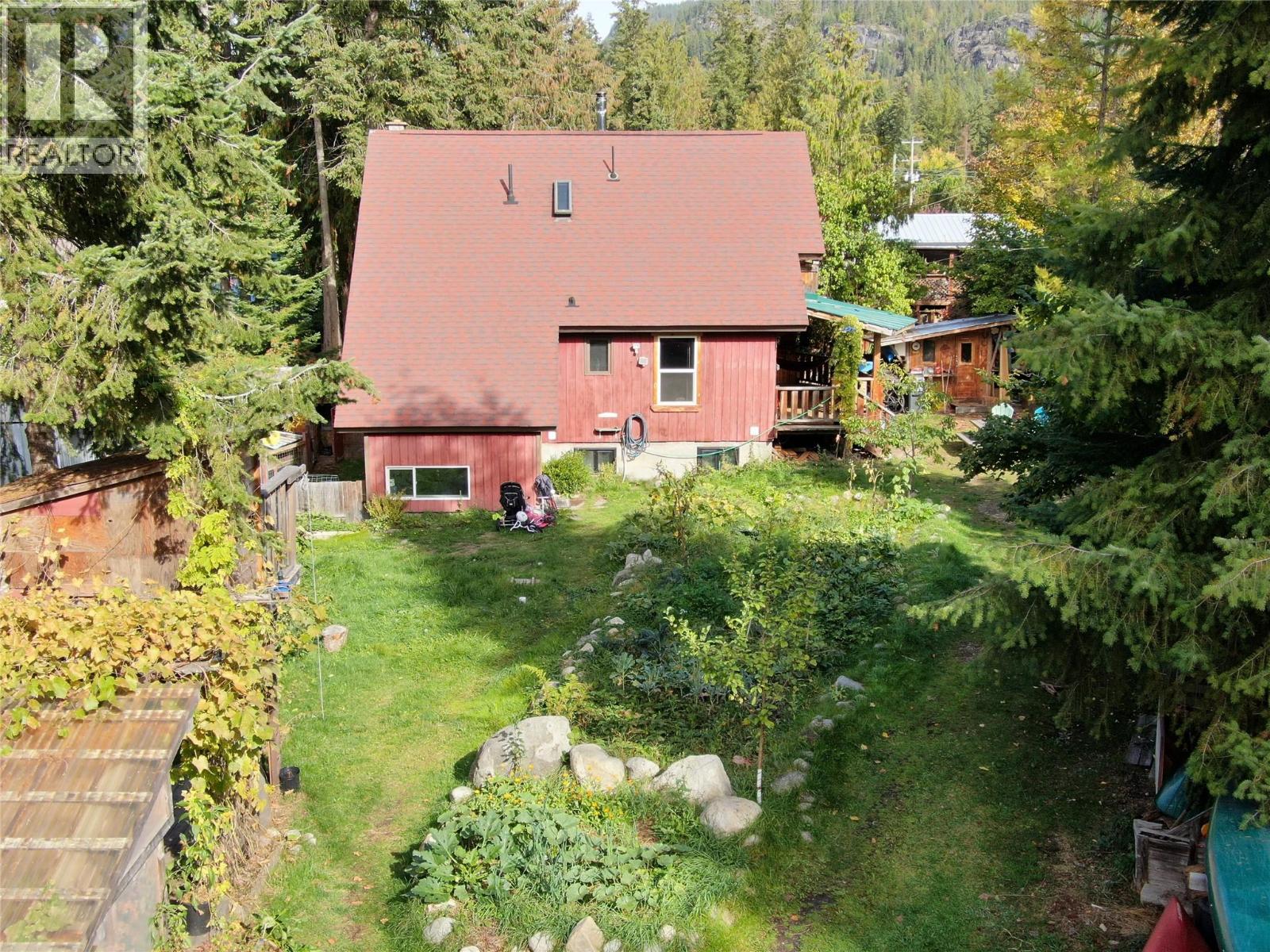 1013 Slocan Street, Slocan - Image 1