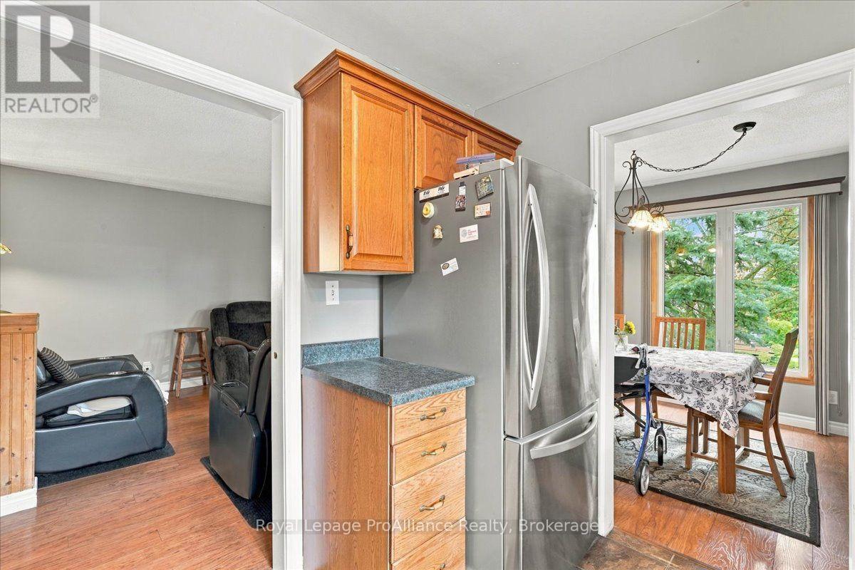 4 Bogart Crescent, Belleville, ON photo 10