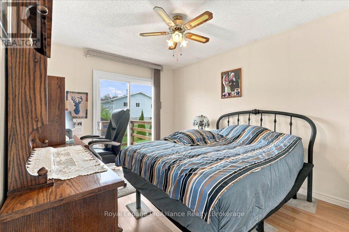 4 BOGART CRESCENT - 12