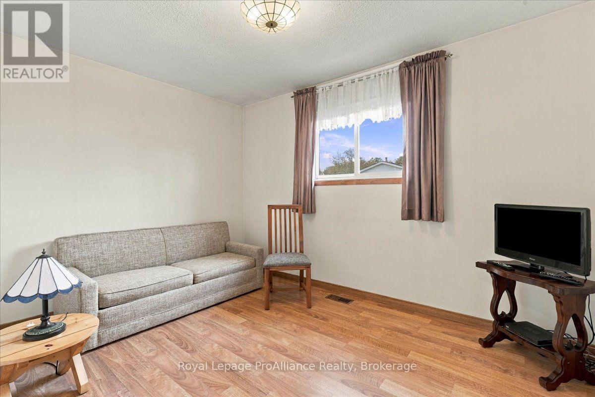 4 Bogart Crescent, Belleville, ON photo 14