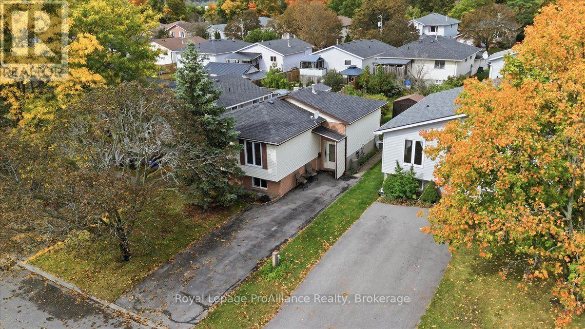 4 Bogart Crescent, Belleville, ON photo 2