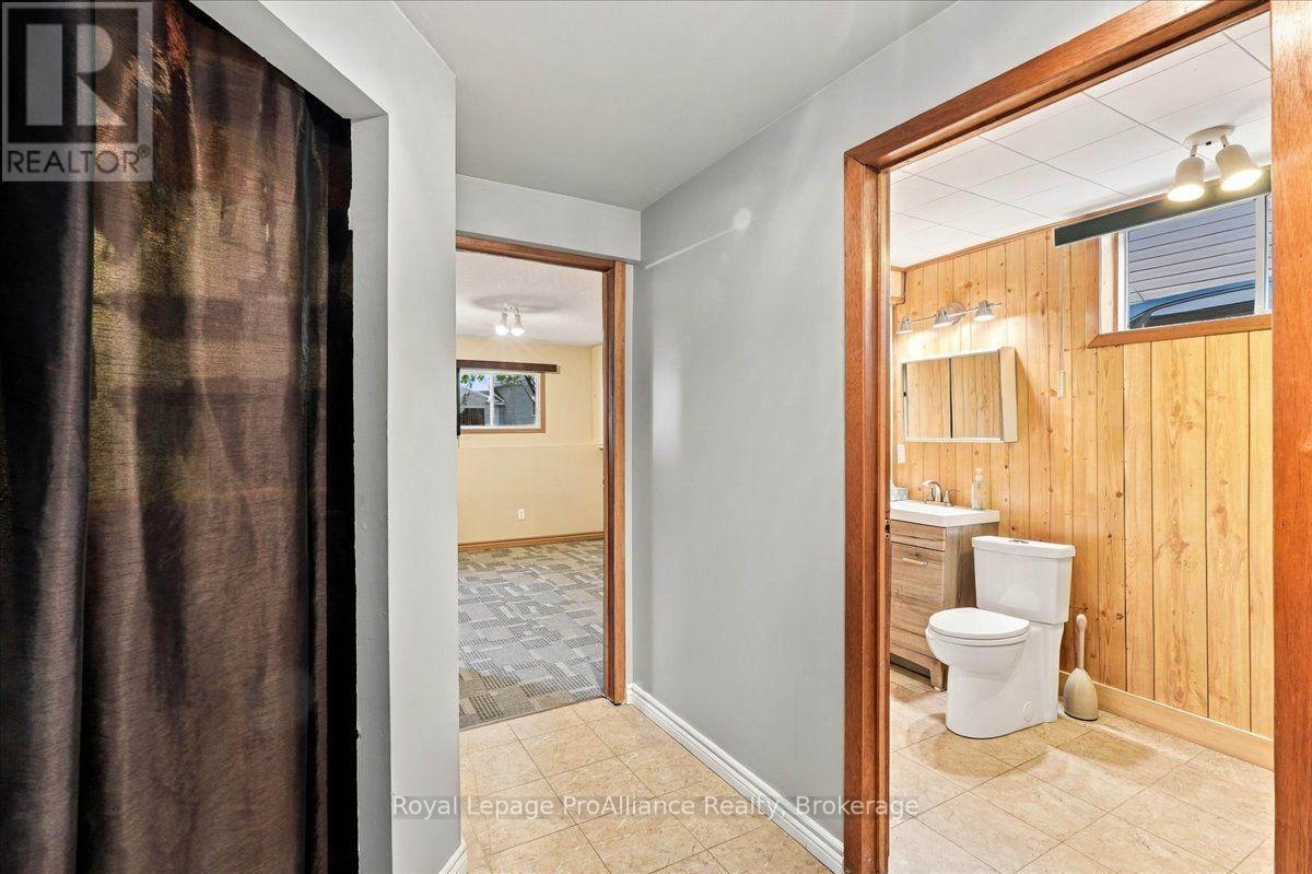 4 Bogart Crescent, Belleville, ON photo 20