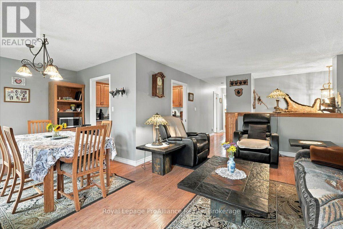 4 Bogart Crescent, Belleville, ON photo 4