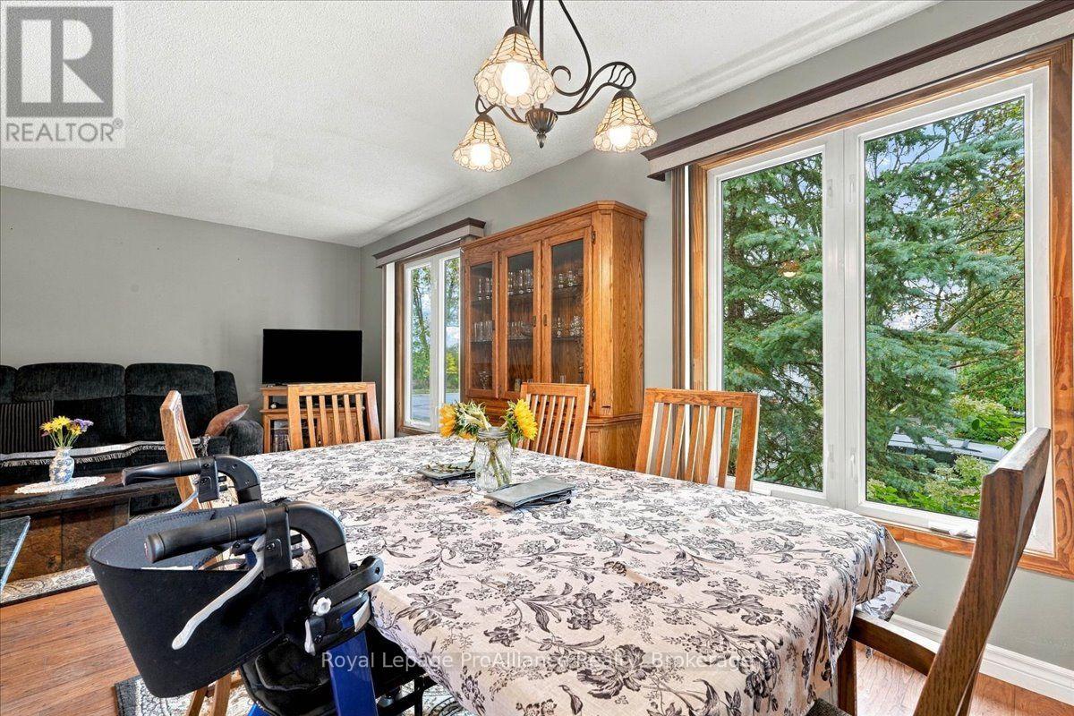 4 Bogart Crescent, Belleville, ON photo 7