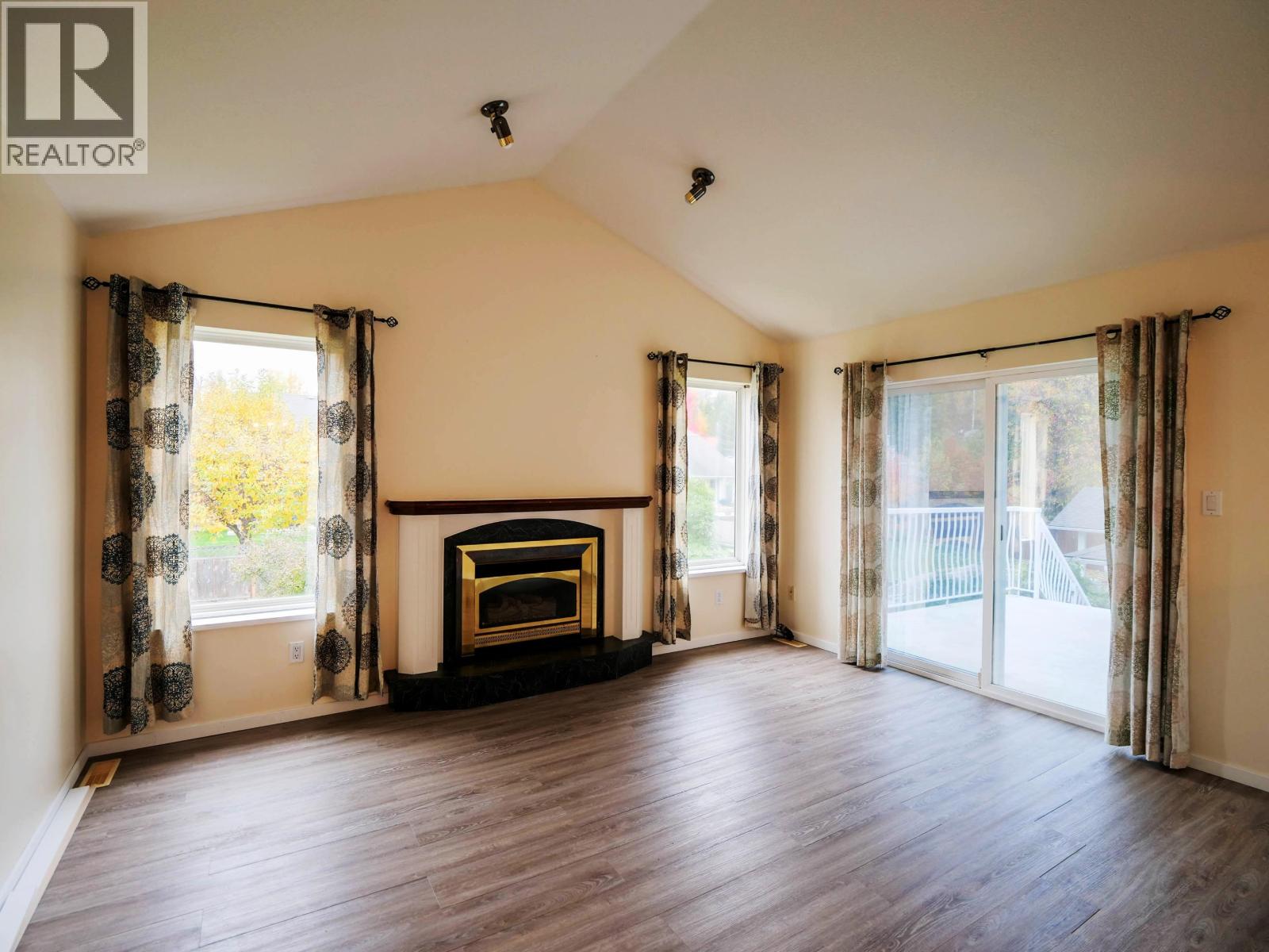 105 LOWE STREET - 11