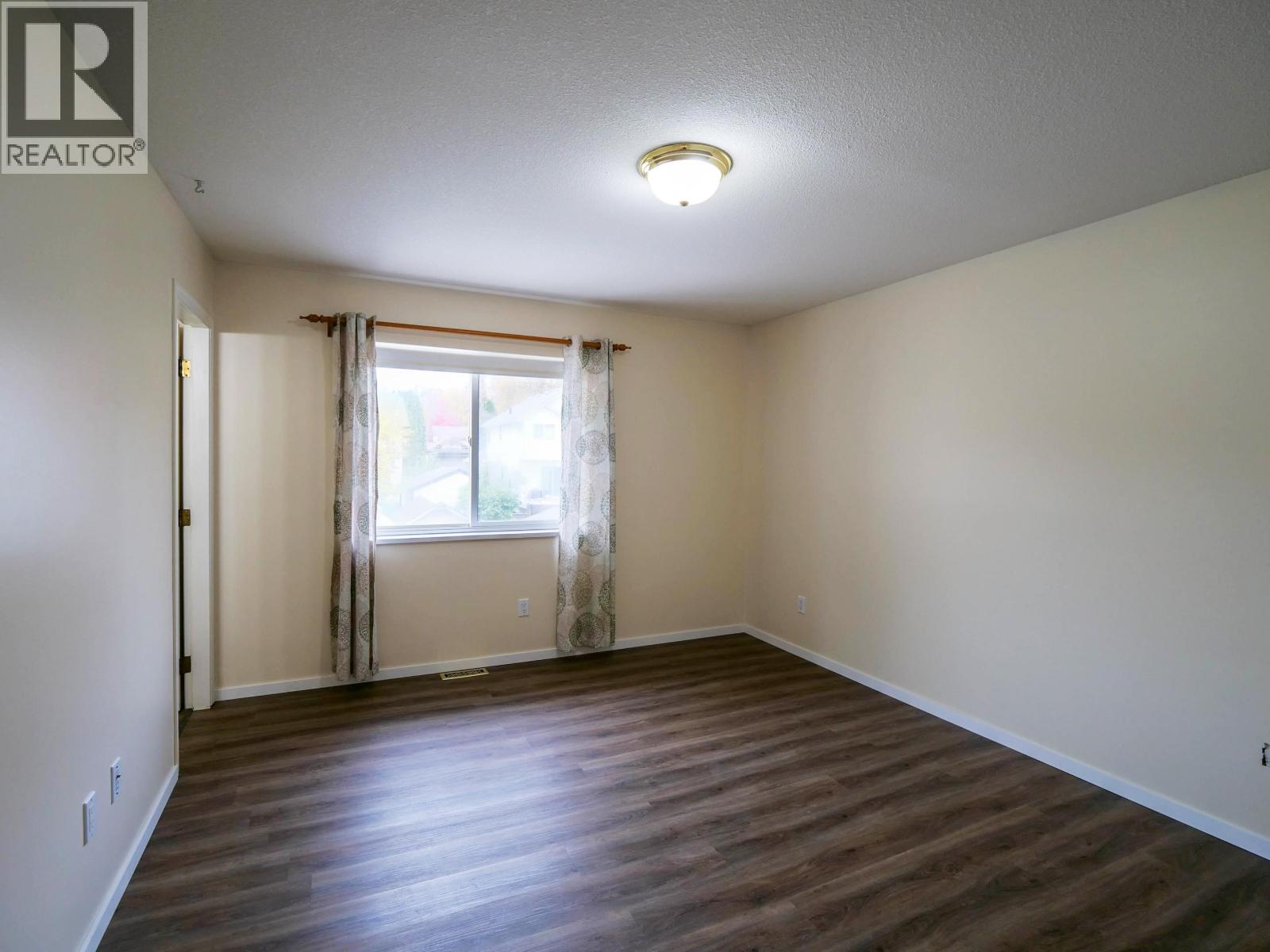105 LOWE STREET - 18