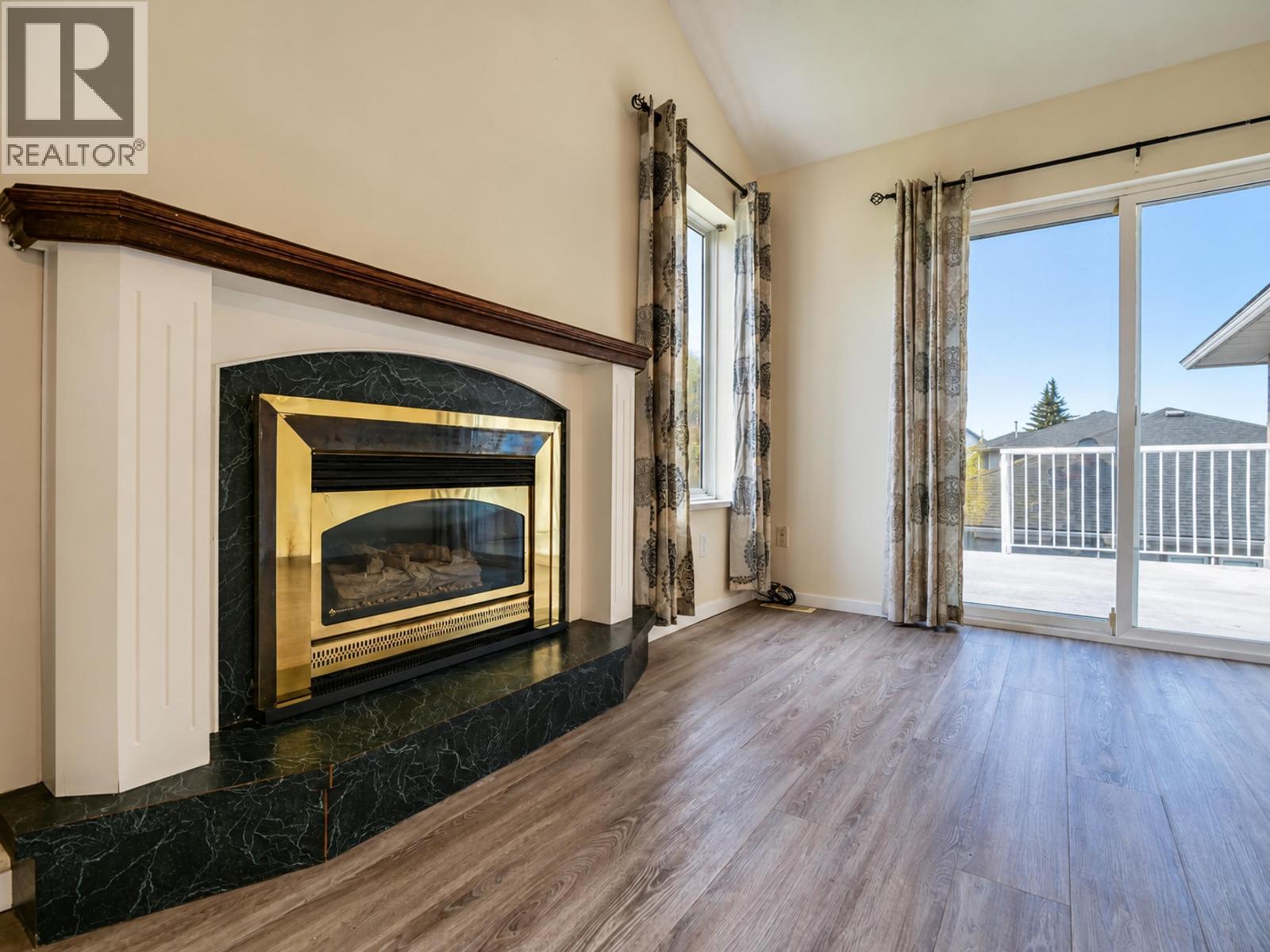 105 LOWE STREET - 12
