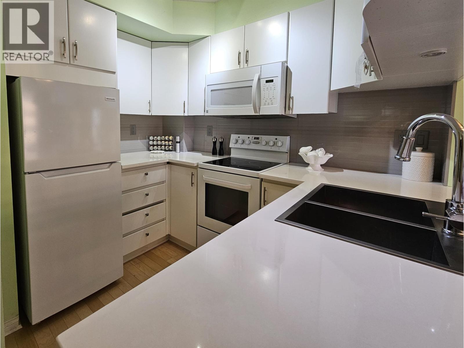 Photo of 1003 1189 HOWE STREET 6