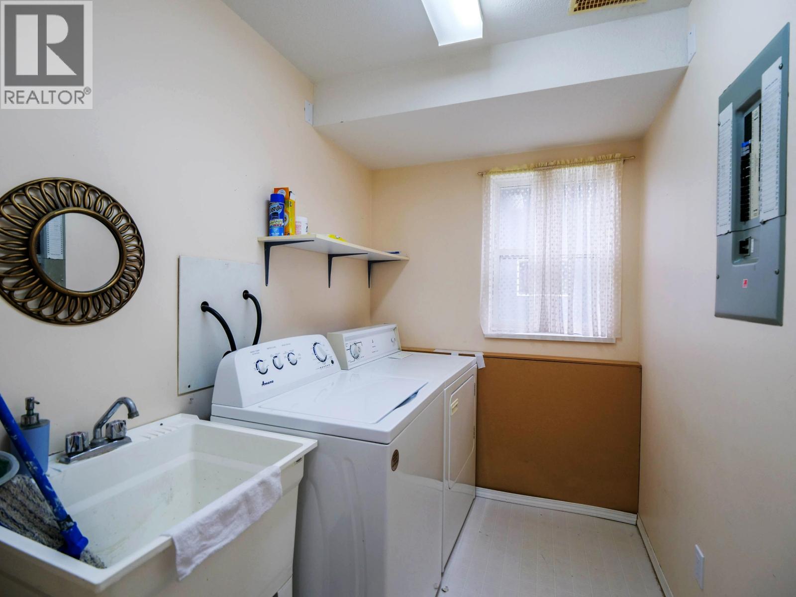 105 LOWE STREET - 28