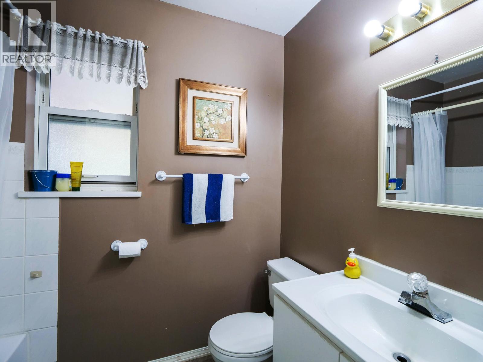 105 LOWE STREET - Image 32